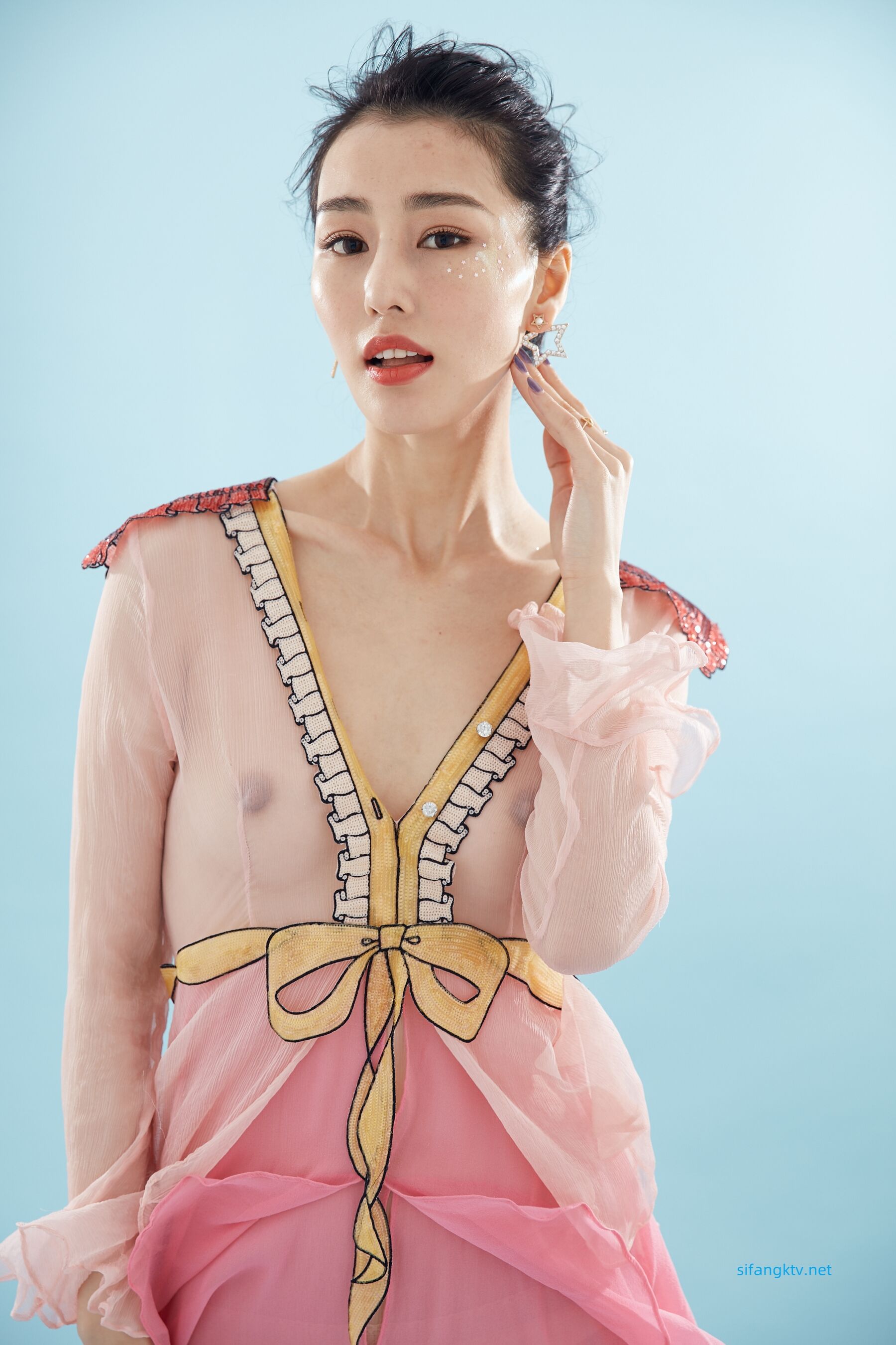 非诚勿扰女嘉宾邢星透点性感写真