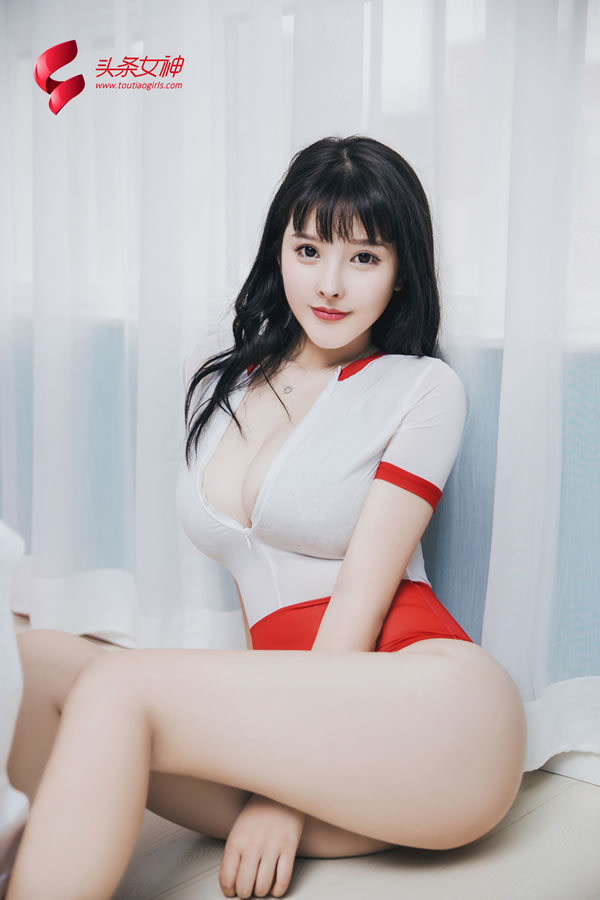 头条女神TouTiao杨漫妮开胸高叉私房写真