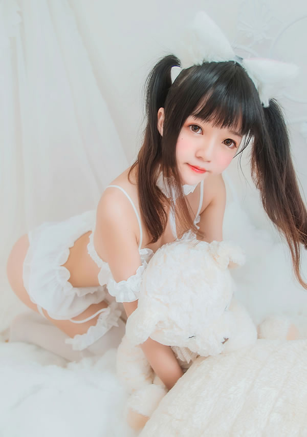萝莉风COS桜桃喵–白猫大胆私房写真
