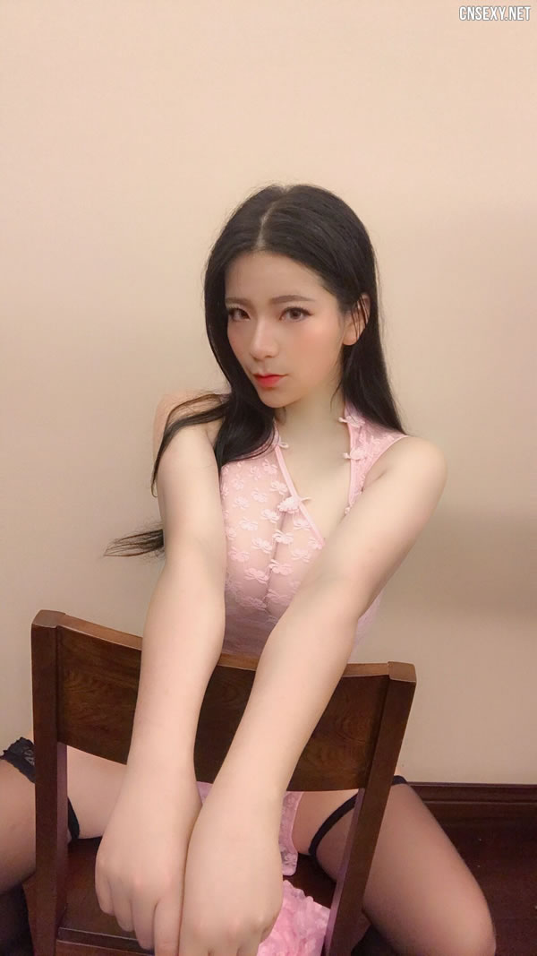 极品大波美女透视旗袍室内大胆写真