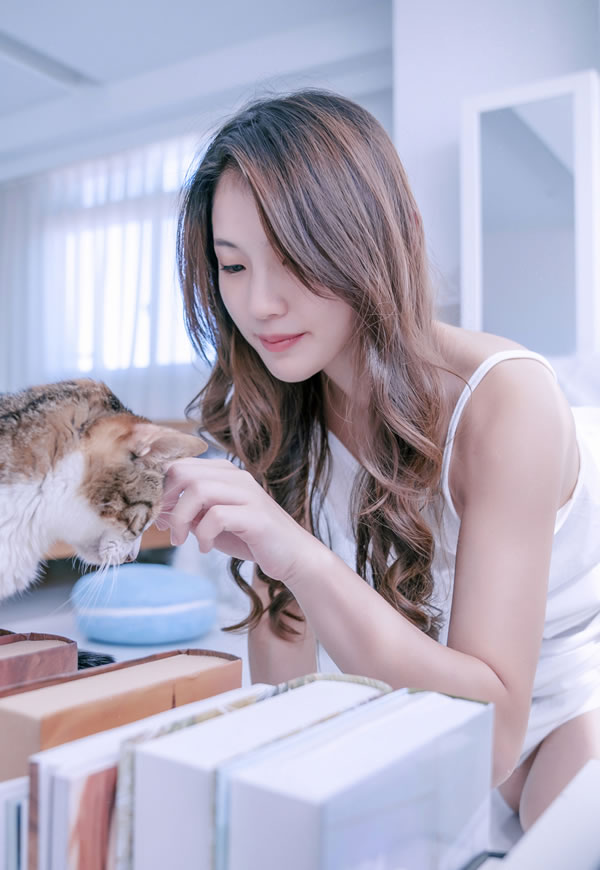 潘多拉No.285刊逗猫美眉