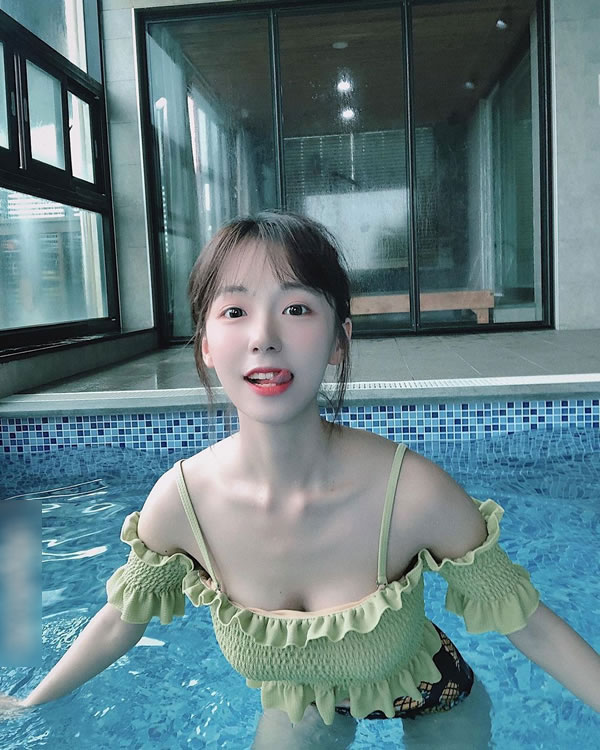 清新美女模特@leeesovely 日常自拍合集