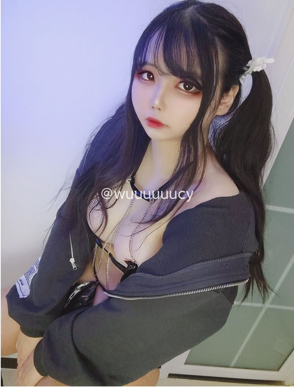 高颜值@小舞酱尺度私拍视图