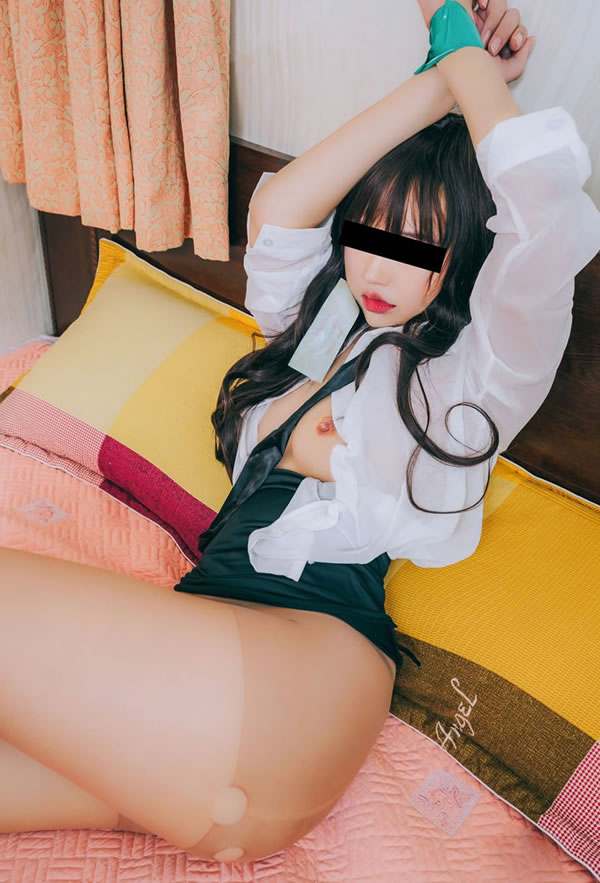 白衬衣黑内女生SM调教尺度图集