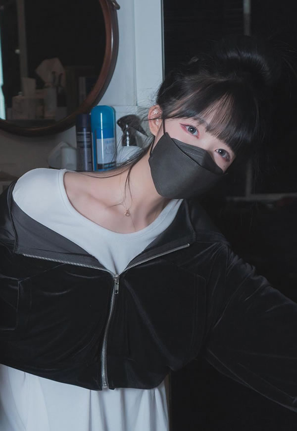 漂亮小姐姐健身房私拍尽显完美好身材