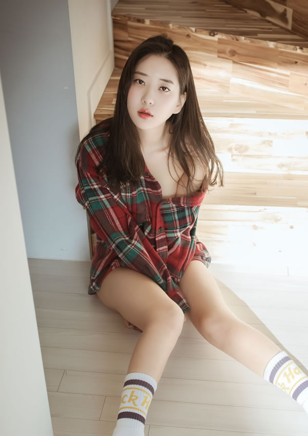 清新网红美女zenny居家私拍唯美图集