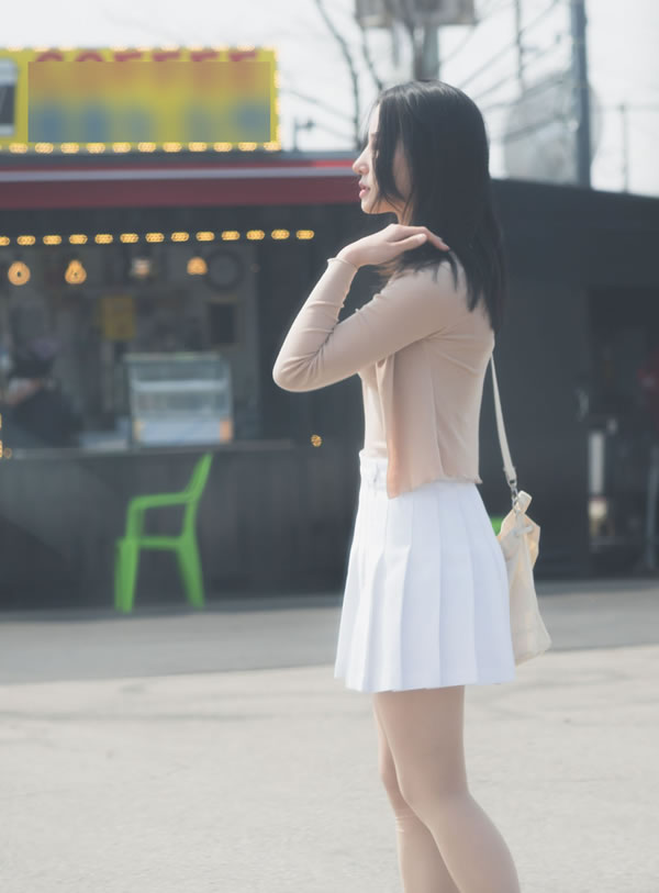 路边打车不幸被侵犯美少女尺度图集