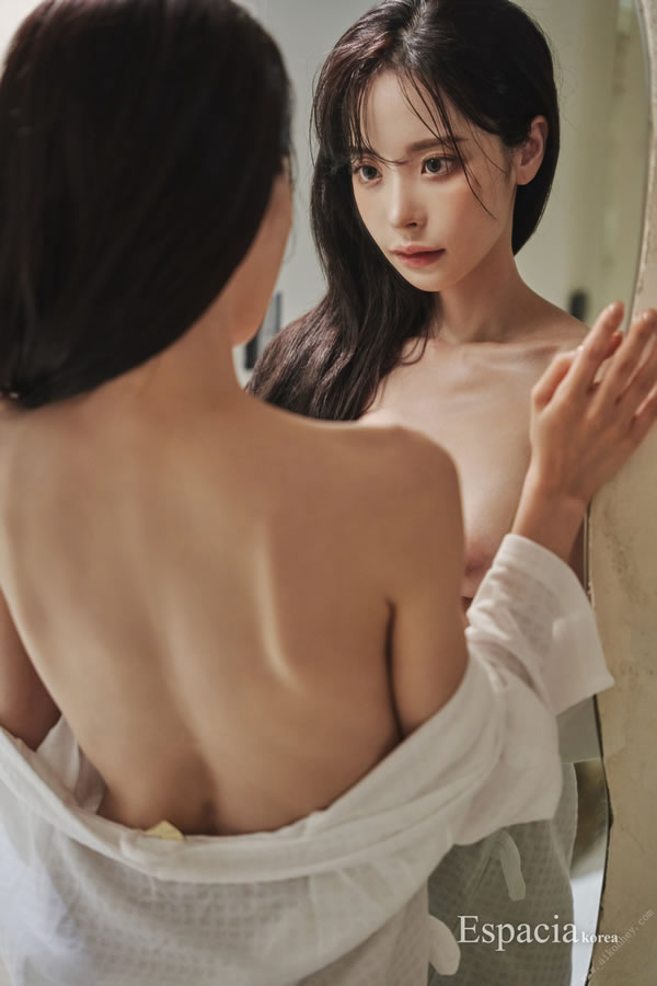 骨感美女居家泡泡浴骨子里流出的性感