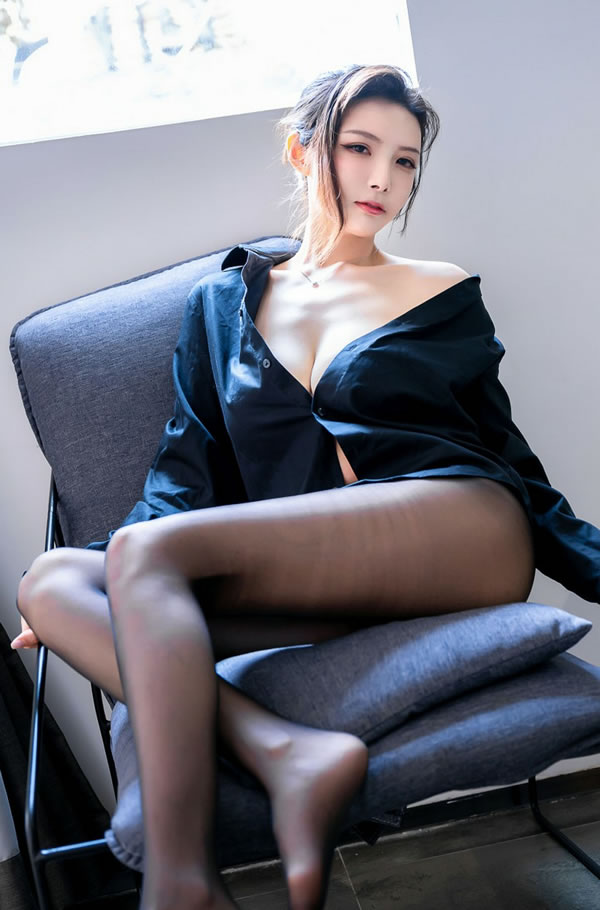 夏小秋秋秋黑色衬衫+黑丝VIP福利帖