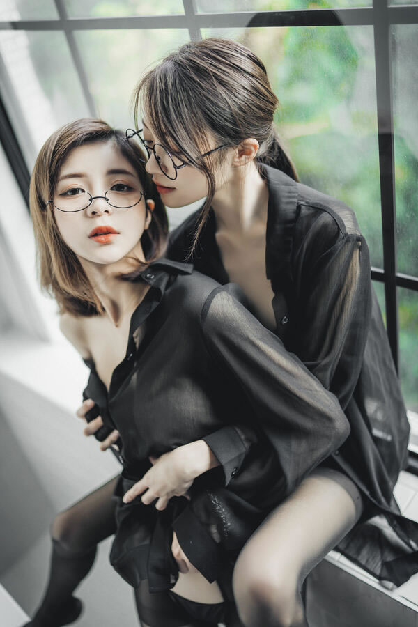 俏皮小姐姐妍妍与闺密黑衬衣无圣光图集