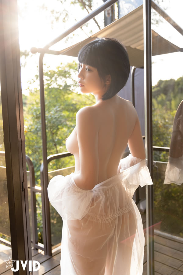 果宝宝阳台脱光光薄纱无圣光图集