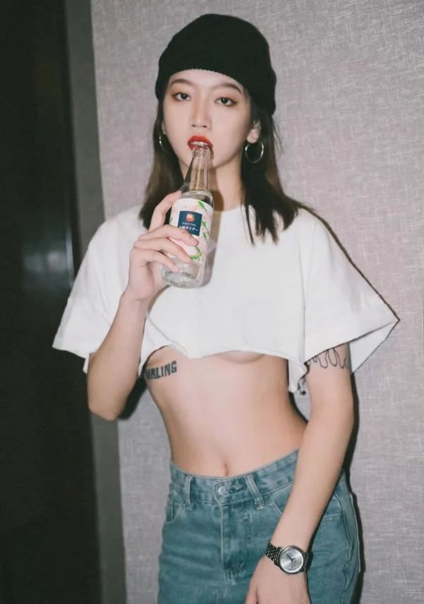 极品正妹Queenie私拍尺度图集眼神迷人