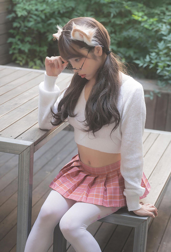 双马尾狐女郎Jelly 褛空毛衣JK福利视图