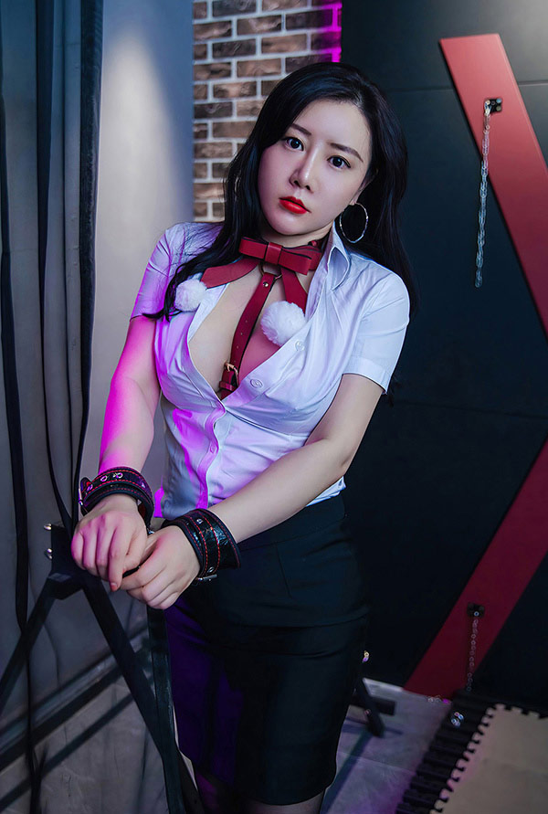 OL爆乳美女王婉悠下班后的私生活越玩越嗨