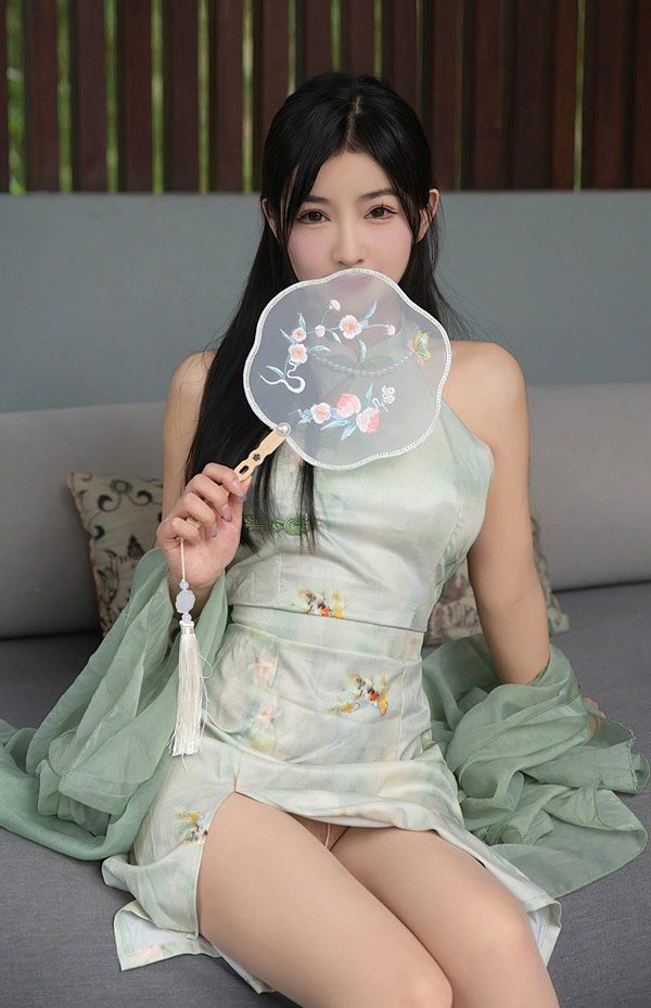 秀人女神谭小灵墨绿色古装薄纱惹火