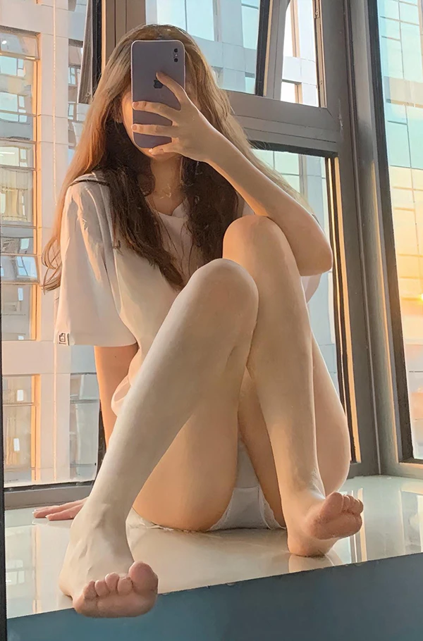 推特美女小桃@xiaotao6666私拍尺度人体图集