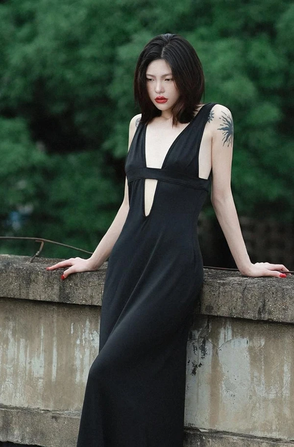 推特美女@Overthinker22 私拍尺度人体图集