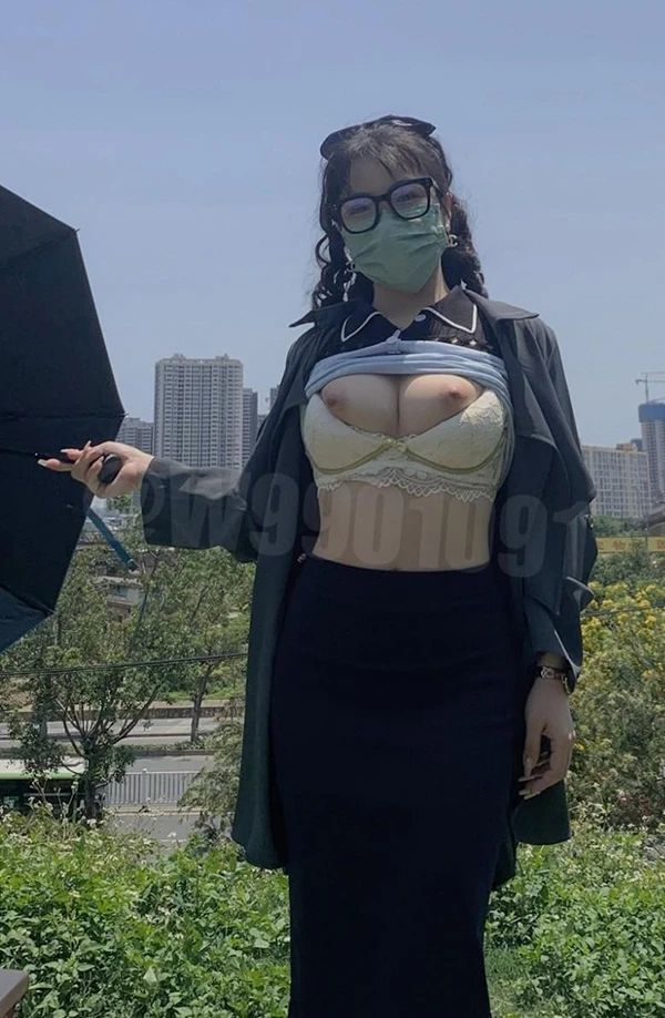 推特美女@w990101私拍户外+居家尺度图集