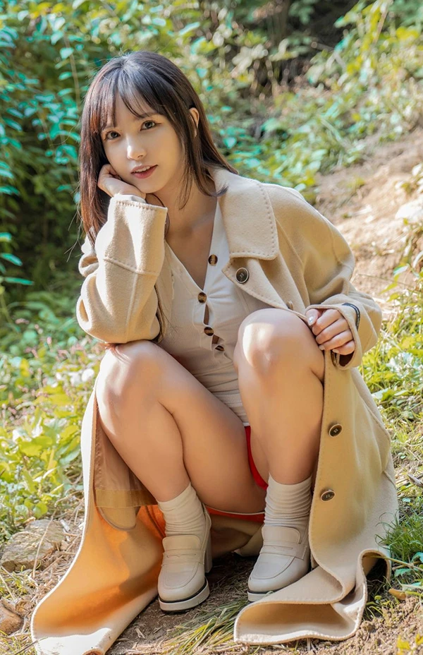 清新可爱美女Rua红内内皮大衣户外无圣光图集